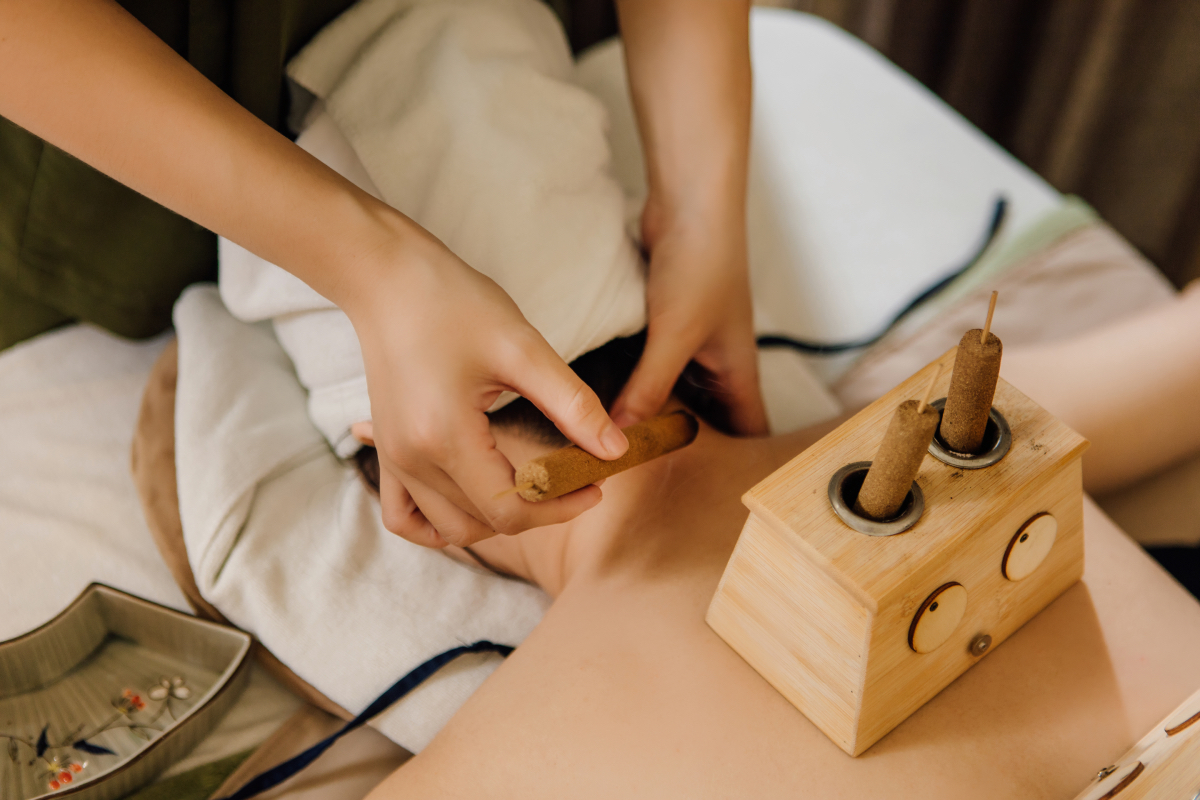 Chườm Ngải Cứu